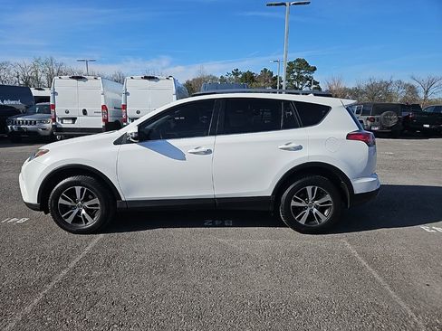 Used 2017 Toyota RAV4 XLE image 4