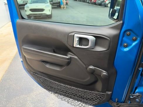 Used 2022 Jeep Gladiator Sport AWD/4WD image 13