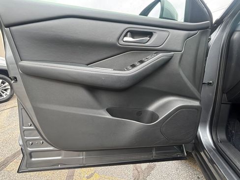 Used 2025 Nissan Rogue SV AWD/4WD image 18