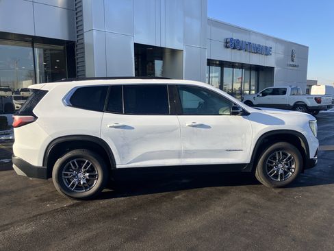 Used 2025 GMC Acadia Elevation image 8