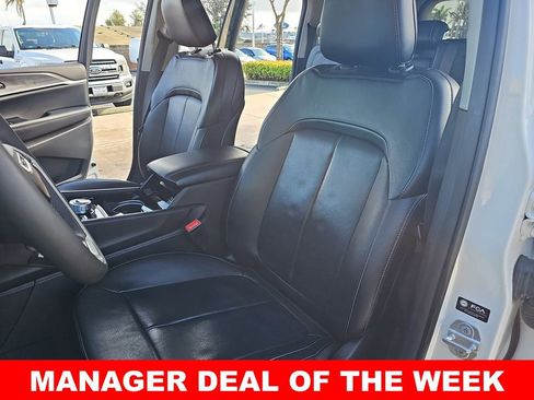 Used 2023 Jeep Grand Cherokee Limited w/ Luxury Tech Group II image 15