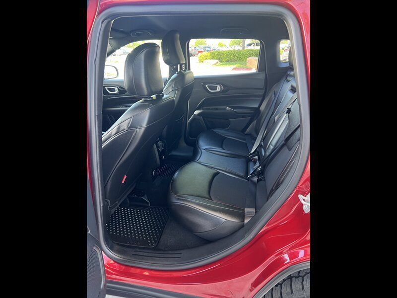 Used 2025 Jeep Compass Trailhawk AWD/4WD image 14