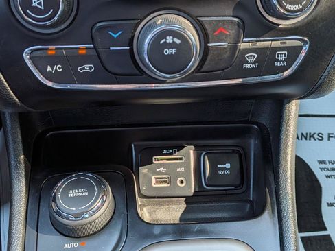 Used 2016 Jeep Cherokee Sport w/ Cold Weather Group AWD/4WD image 18