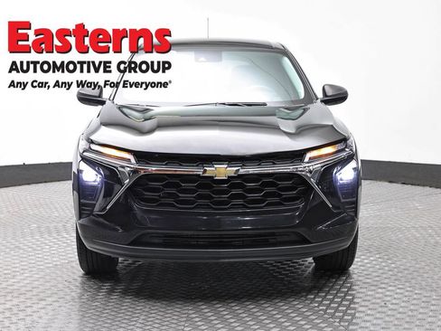 Used 2024 Chevrolet Trax LS FWD image 2