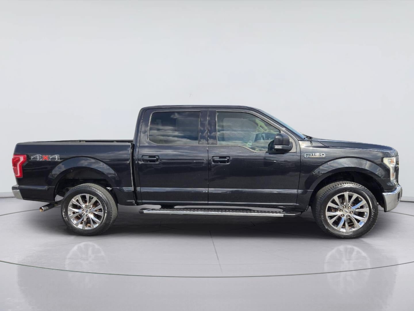 Used 2015 Ford F150 XLT w/ Equipment Group 302A Luxury AWD/4WD image 4