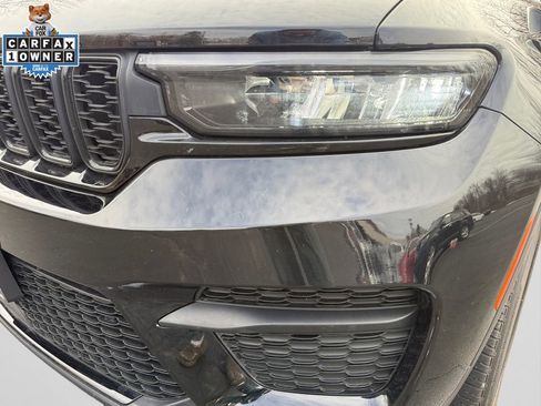 Used 2023 Jeep Grand Cherokee Altitude AWD/4WD image 22