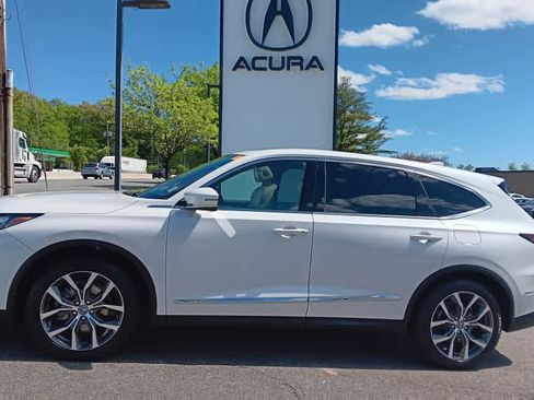 Used 2024 Acura MDX SH-AWD w/ Technology Package image 2