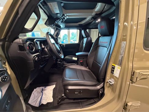 New 2025 Jeep Wrangler Unlimited Rubicon w/ Convenience Group AWD/4WD image 13