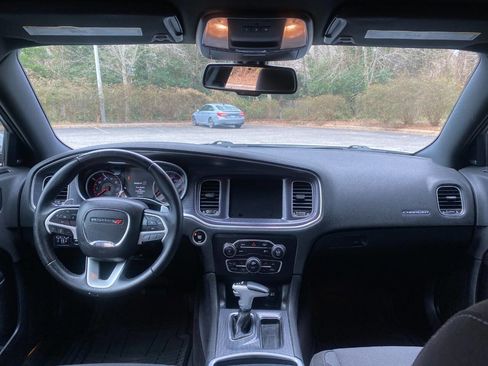 Used 2017 Dodge Charger R/T image 38