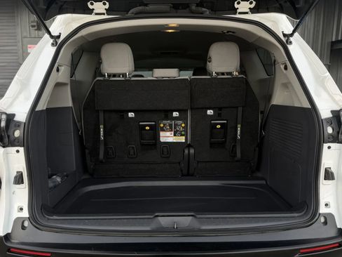 Used 2024 Toyota Sienna LE image 16