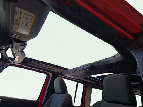 Used 2025 Jeep Wrangler Sport S image 27