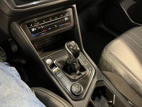 Used 2024 Volkswagen Tiguan SE AWD/4WD image 29