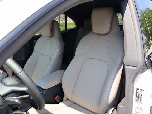 New 2025 Porsche Macan Electric image 5