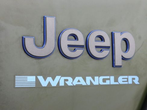 Used 2023 Jeep Wrangler Unlimited AWD/4WD image 33
