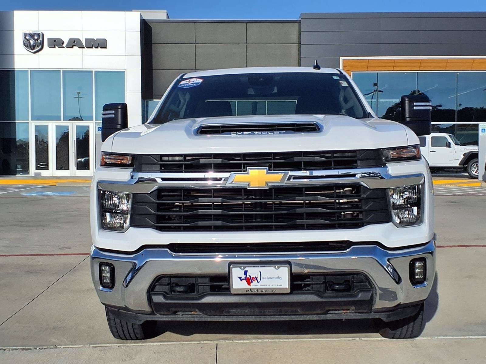 Used 2025 Chevrolet Silverado 2500 LT w/ Convenience Package AWD/4WD image 4