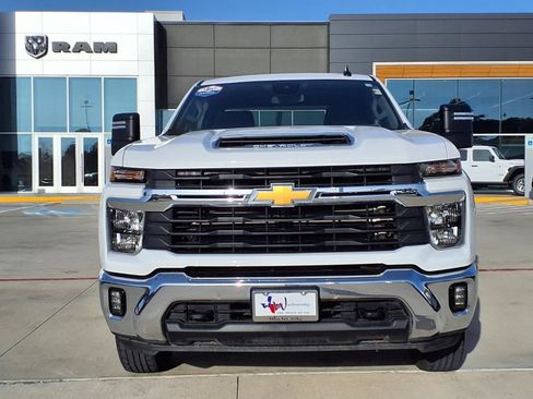 Used 2025 Chevrolet Silverado 2500 LT w/ Convenience Package AWD/4WD image 4