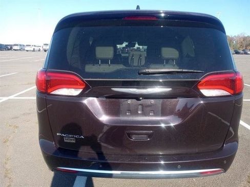 Used 2017 Chrysler Pacifica Touring-L Plus w/ Advanced Safetytec Group FWD image 5