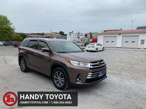Certified 2018 Toyota Highlander XLE AWD/4WD image 1
