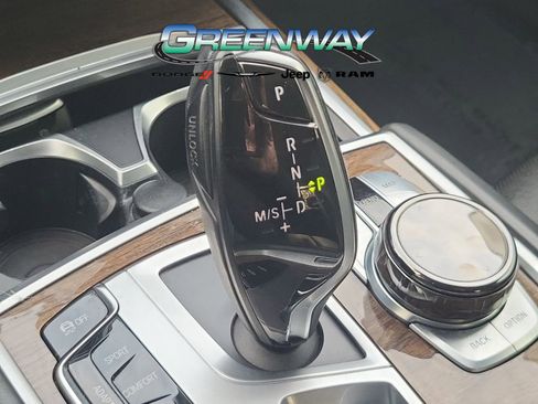 Used 2018 BMW 750i image 12