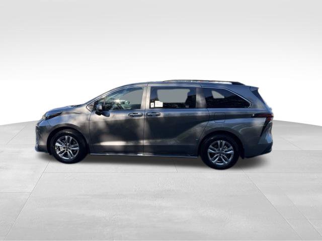 New 2026 Toyota Sienna XLE AWD/4WD image 2