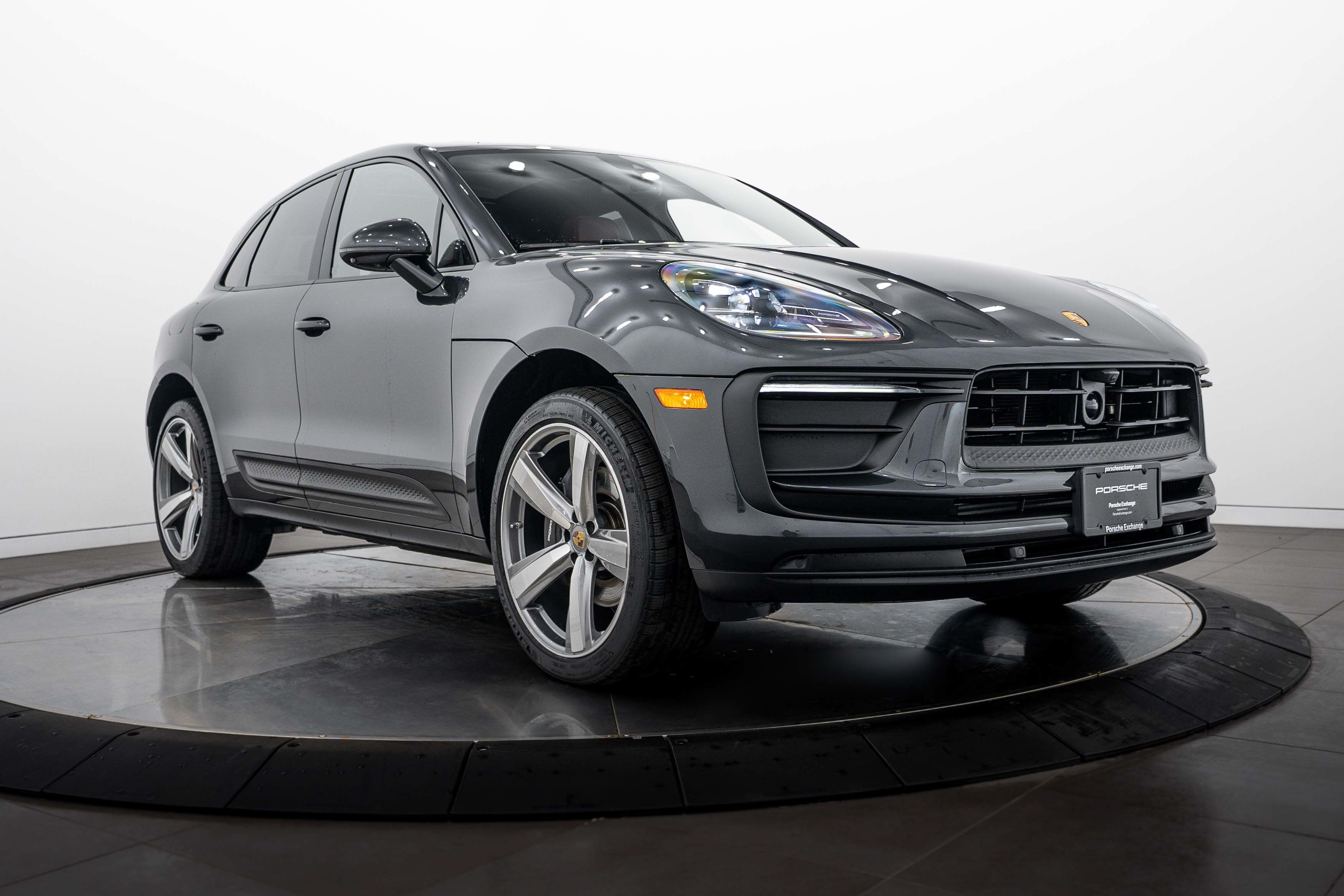 Certified 2026 Porsche Macan AWD/4WD image 9