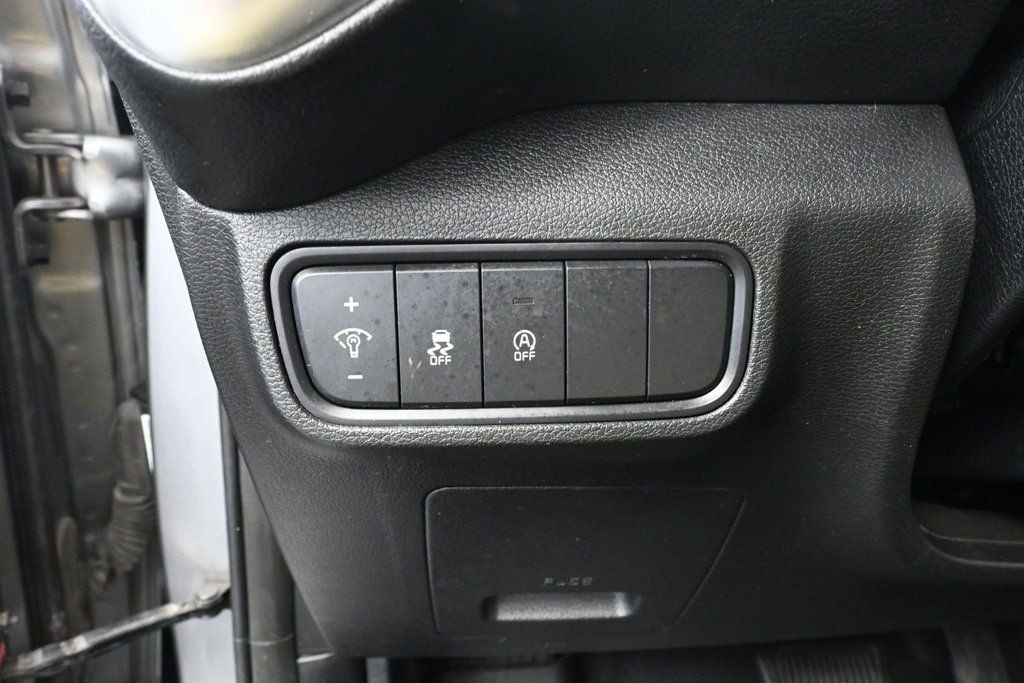 Used 2023 Kia Soul LX w/ LX Technology Package FWD image 24