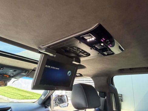 Used 2020 Cadillac Escalade ESV Platinum AWD/4WD image 16