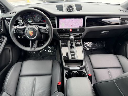 Certified 2026 Porsche Macan AWD/4WD image 23