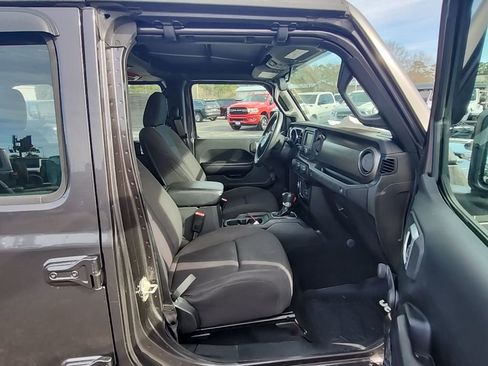 Used 2018 Jeep Wrangler Unlimited Sport AWD/4WD image 21
