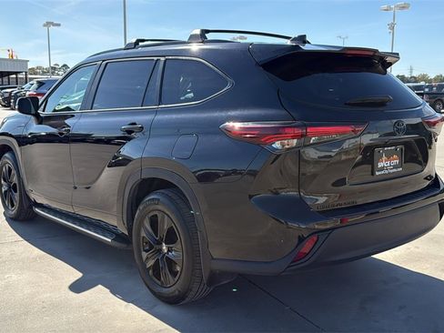 Used 2024 Toyota Highlander XLE image 5