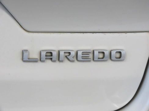 Used 2023 Jeep Grand Cherokee Laredo w/ Luxury Tech Group I RWD image 17