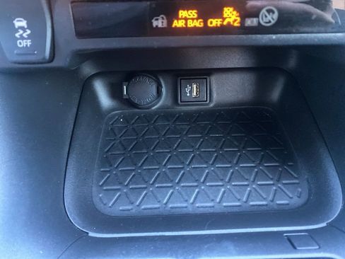 Used 2023 Toyota RAV4 XLE Premium image 29