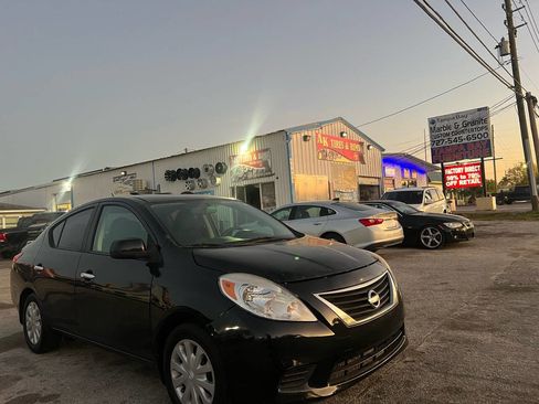 Used 2013 Nissan Versa 1.6 S Plus 4dr Sedan image 4