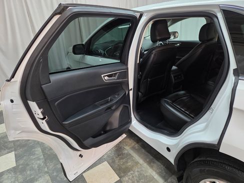 Used 2021 Ford Edge SEL image 11