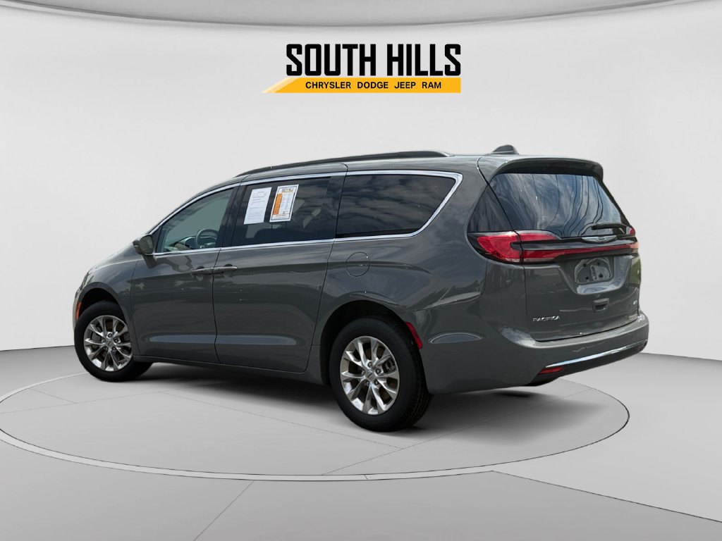 Used 2022 Chrysler Pacifica Touring-L AWD/4WD image 3
