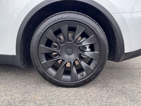 Used 2023 Tesla Model Y Long Range image 15