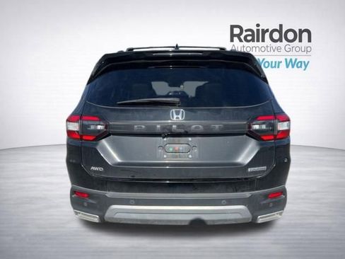 Used 2023 Honda Pilot Touring image 7