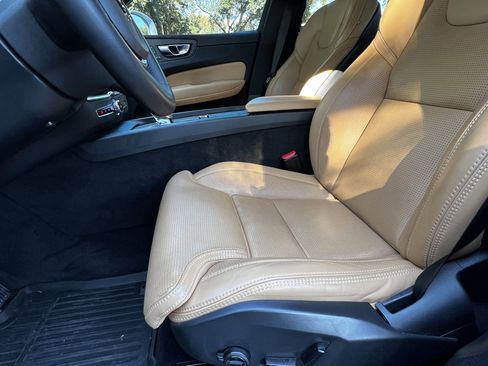 Used 2023 Volvo XC60 B5 Ultimate w/ Climate Package image 16