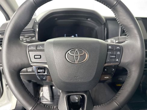 Used 2025 Toyota Camry LE w/ Convenience Package FWD image 17