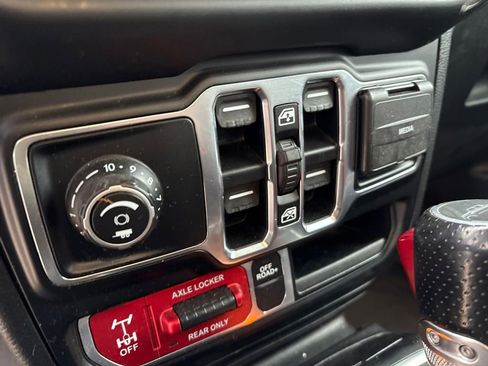 Used 2021 Jeep Gladiator Mojave image 15
