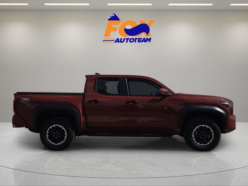 Certified 2025 Toyota Tacoma TRD Off-Road AWD/4WD image 5