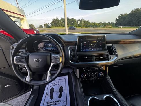 Used 2024 Chevrolet Suburban Z71 w/ Luxury Package image 16