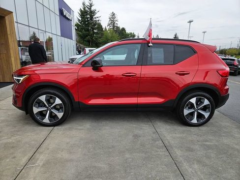Certified 2024 Volvo XC40 B5 Plus w/ Protection Package Premier AWD/4WD image 8