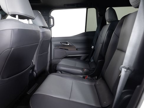 Used 2025 Lexus GX 550 w/ Cold Area Package AWD/4WD image 18