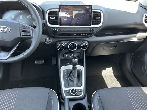 New 2025 Hyundai Venue Limited image 5