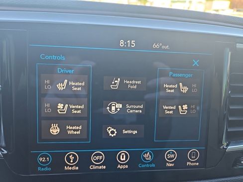 Used 2018 Chrysler Pacifica Limited w/ Tire & Wheel Group FWD image 24