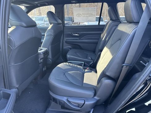 New 2026 Toyota Grand Highlander Hybrid Nightshade Edition image 33