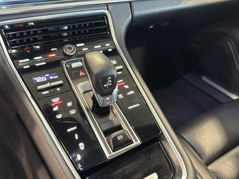 Used 2018 Porsche Panamera 4 image 20
