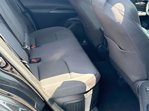 Used 2022 Toyota Venza LE image 29