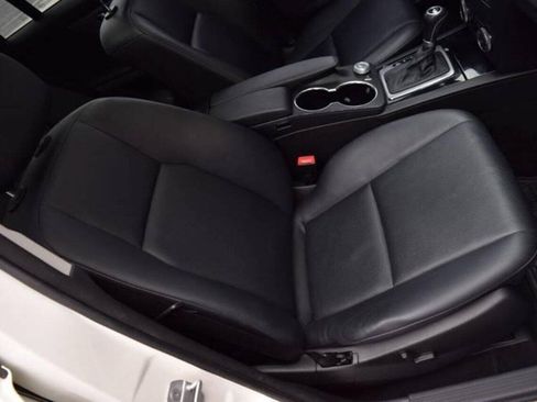 Used 2010 Mercedes-Benz GLK 350 4MATIC image 42